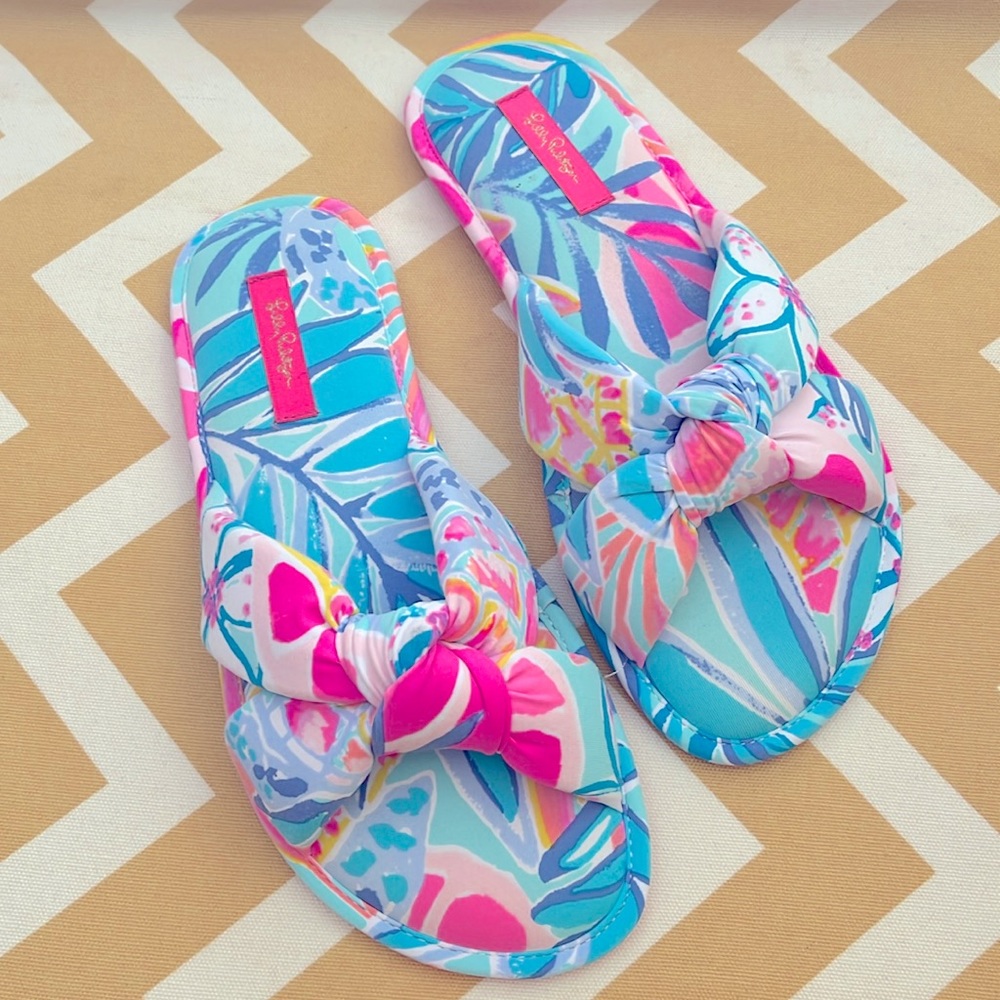 Lilly Pulitzer Printed Pool Slipper Sea Glass Aqua Rainforest Retreat
Size: S/M